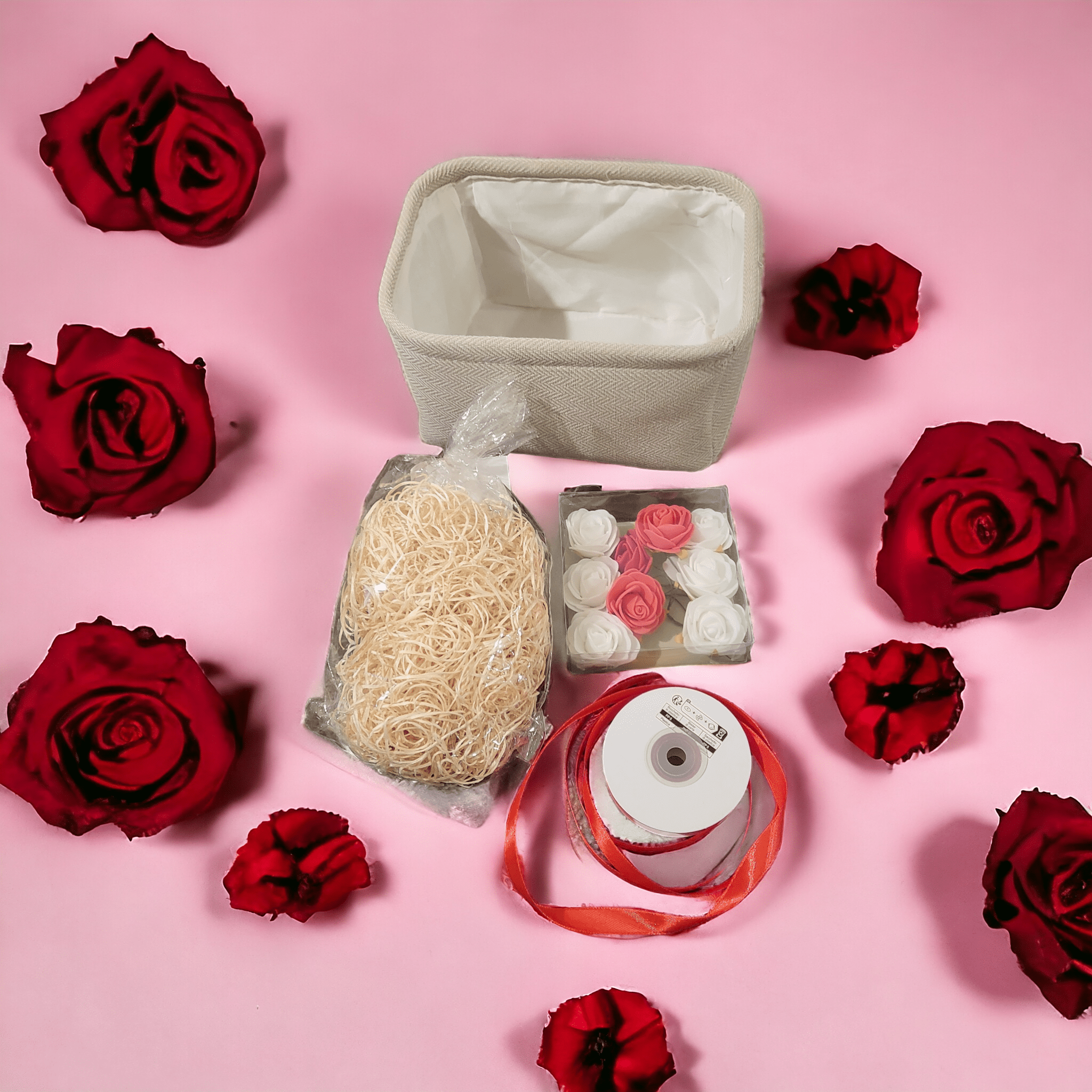 pakowanie prezentu z kotami